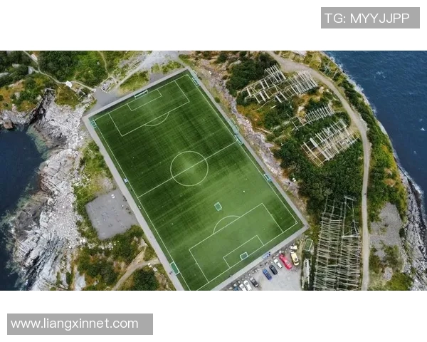 小足球场的快乐时光：孩子们的梦想与成长之地